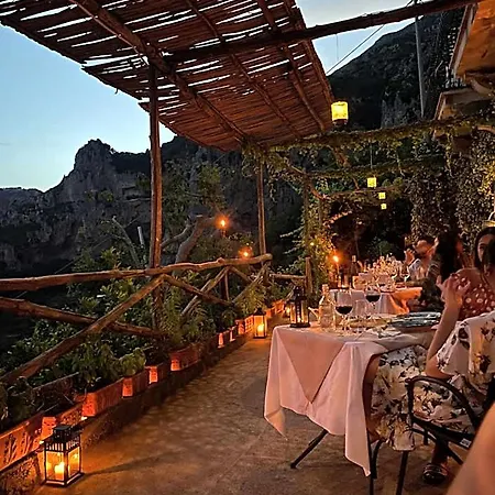 Colle Dell'ara Nocleg ze śniadaniem 4*